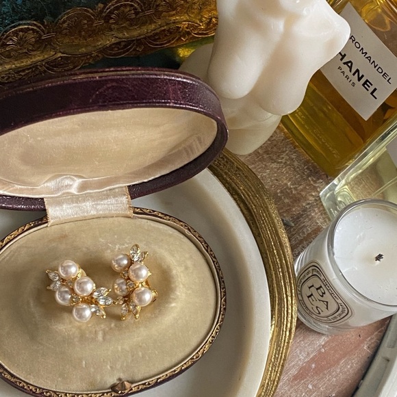 TANYA Lind Pearl rhinestone clip earrings 1” - Picture 10 of 16